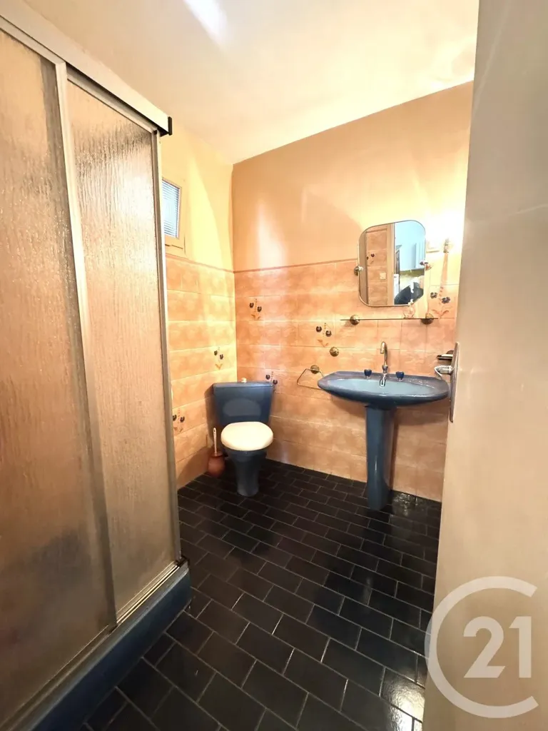 Salles de bain - Villa Modulable avec Piscine à Mireval