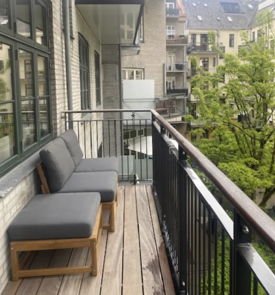 Balcony - Furnished Flat with Balcony in Østerbro