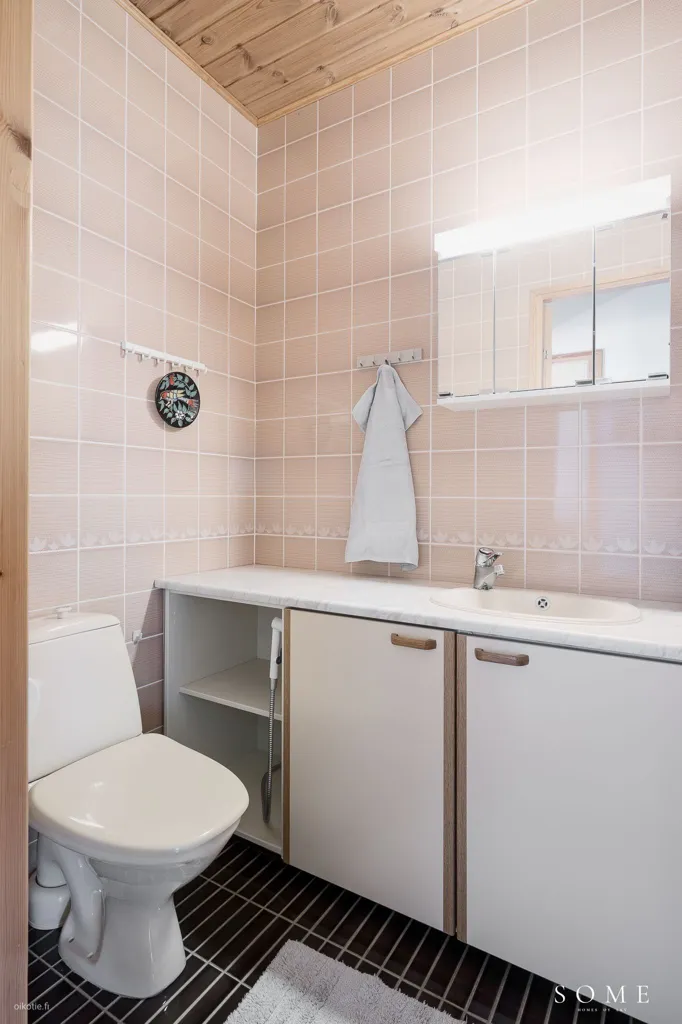 Salles de bain - Spacious Detached House with Garden in Tuusula