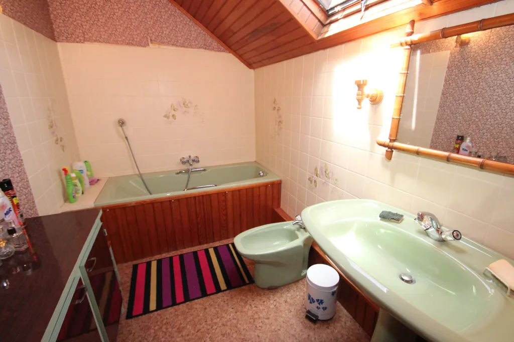 Salles de bain - Maison du 19ème Siècle avec Parc à Champvert