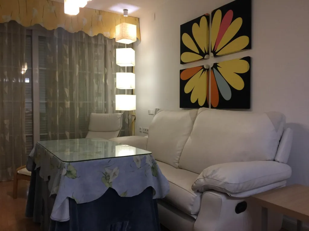 Elutuba - Student-Friendly Flat with Terrace in Granada