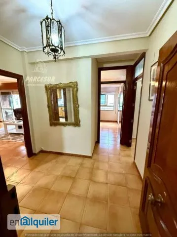 Esik - Student-Friendly Flat with Terrace in Poniente-Sur
