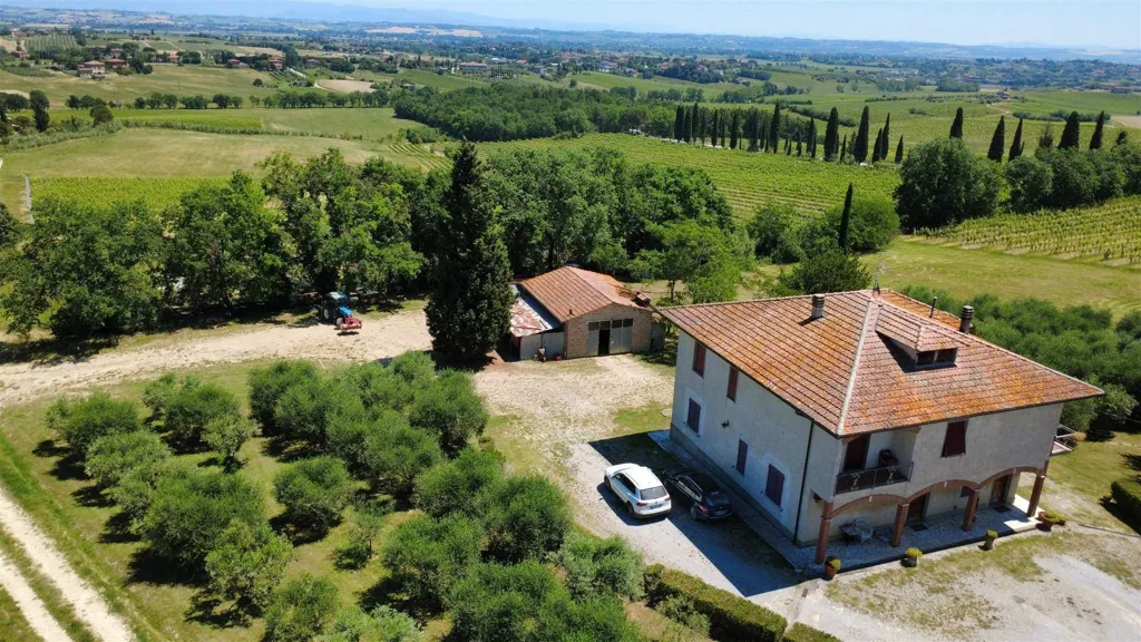 Õhuvaade - Winery with Vineyards in Montepulciano