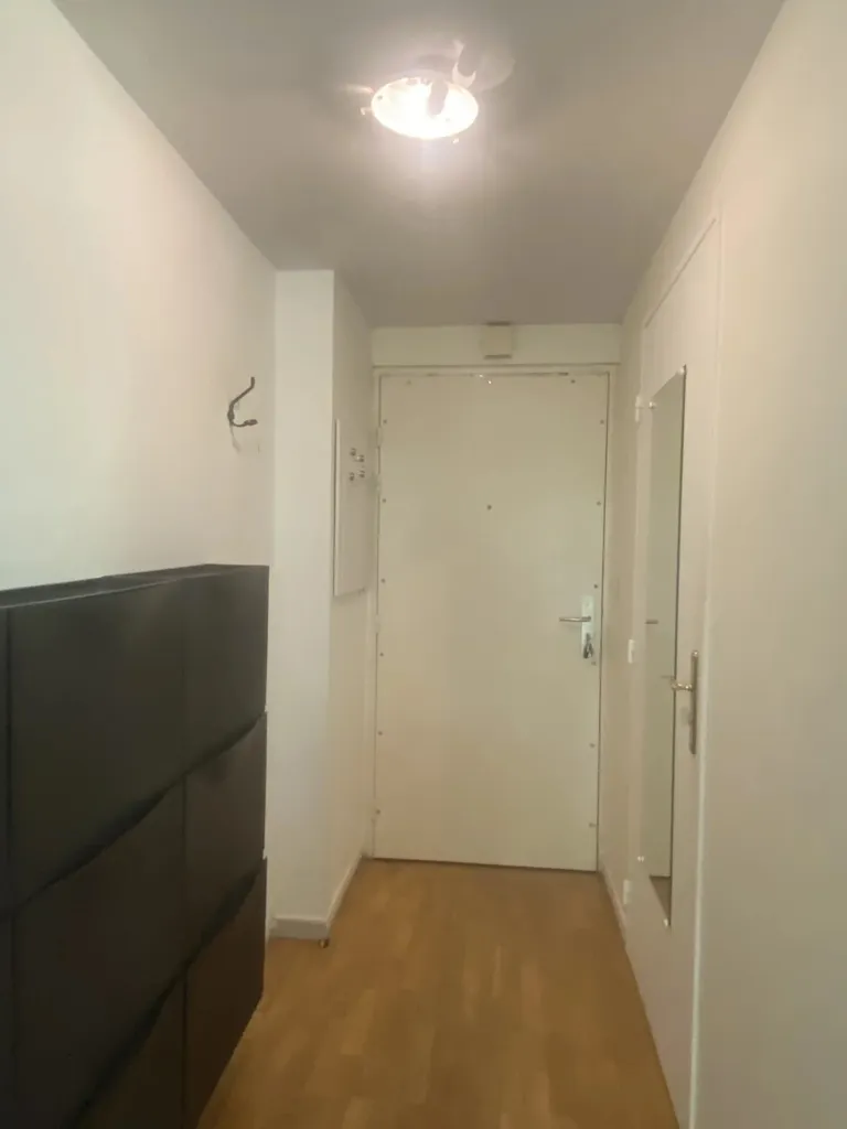 Entrée - Appartement Lumineux avec Terrasse à Courbevoie