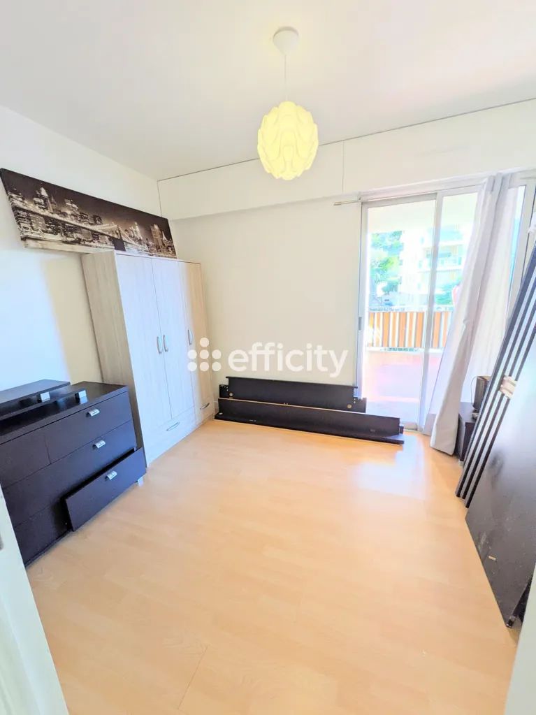 Magamistoad - 3-Bedroom Apartment with Terrace in Menton