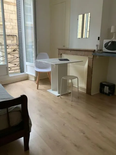 Chambres - Mini-Studio Meublé avec Balcon au Centre de Valence