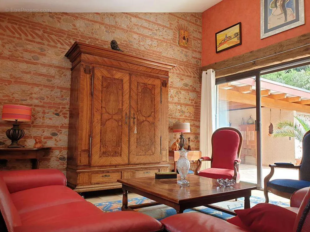 Elutuba - Architectural House with Professional Space in Amélie-les-Bains