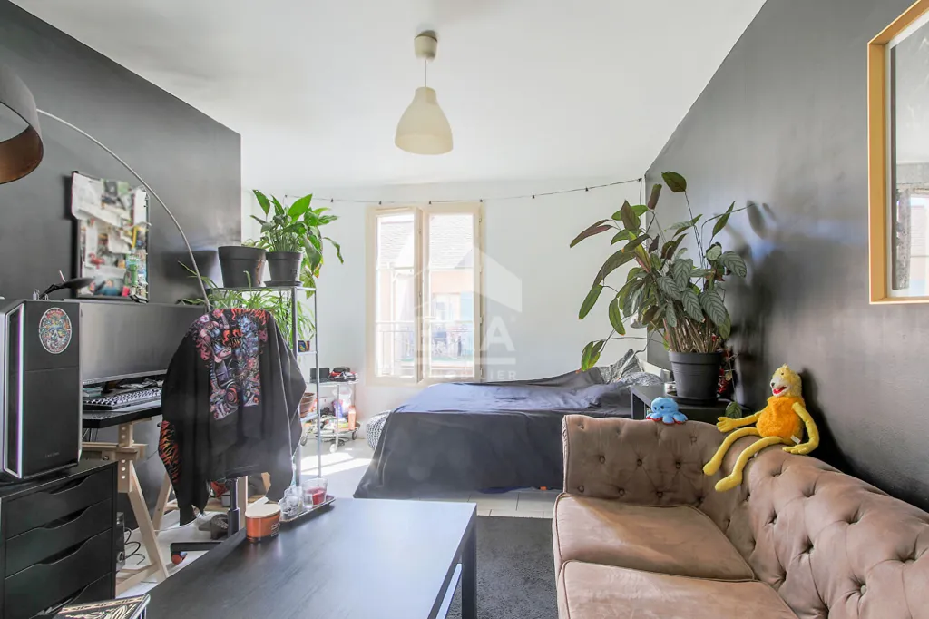 Elutuba - City Centre Studio with Parking in Beynes