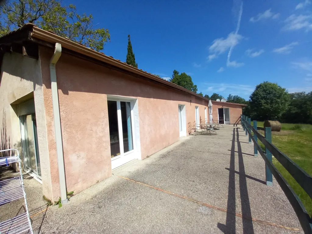 Terrasse - Corps de ferme en pierre avec piscine près de Sarlat