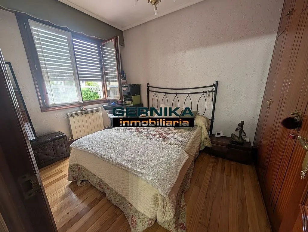 Magamistoad - 3-Bedroom Apartment with Balcony in Gernika-Lumo