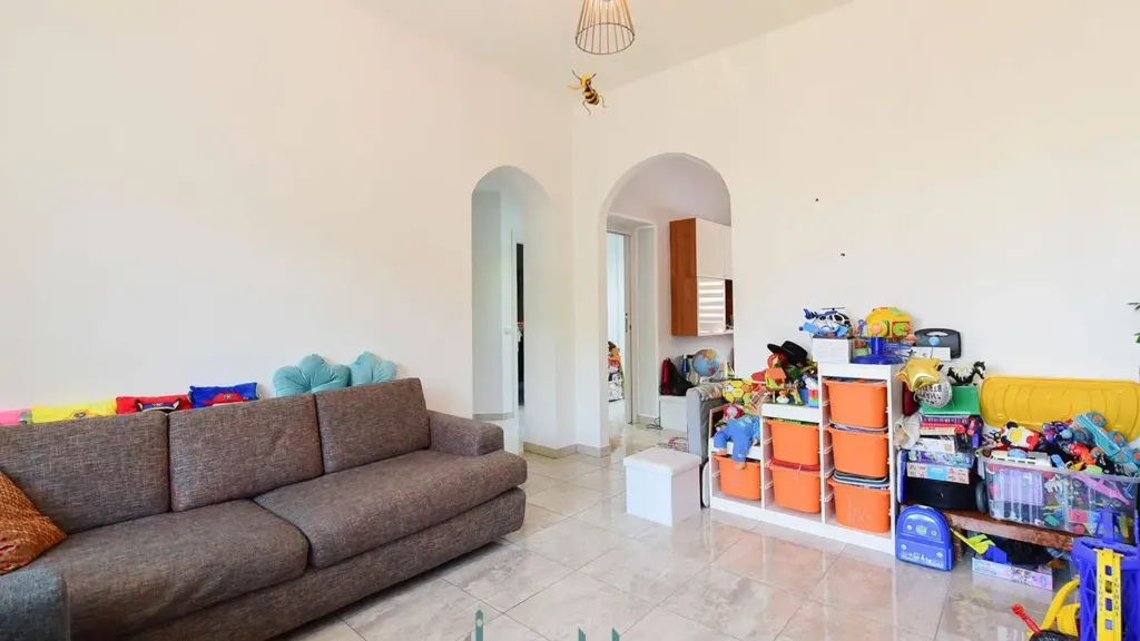 Elutuba - Semi-detached House with Garden in Giussano
