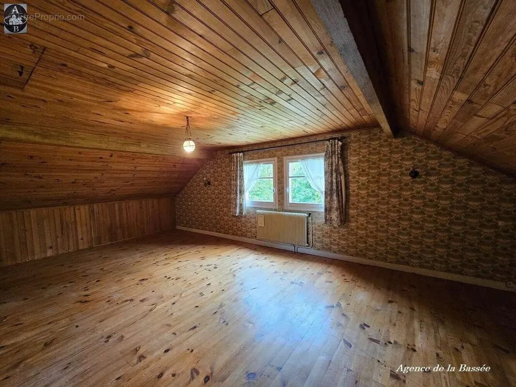 Toad - Traditional House with River View in Provins