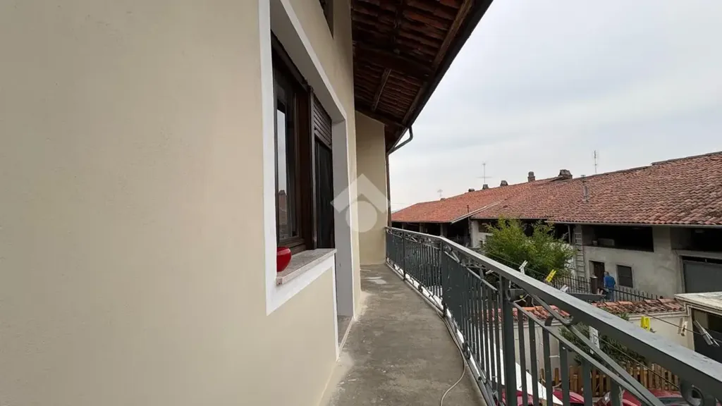Rõdu - Semi-Independent House with Private Courtyard in Caravino