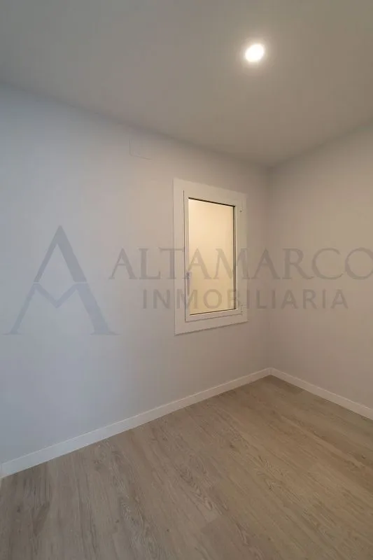 Rooms - Reform Apartment with Balcony in Barcelona