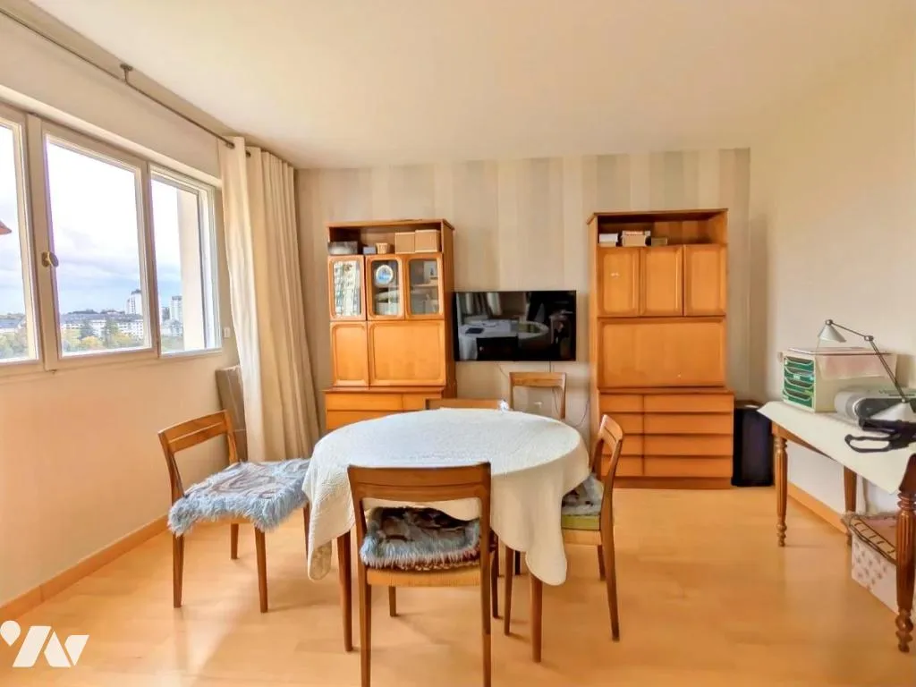 Dining Room - T5 Apartment with Balcony in Tours