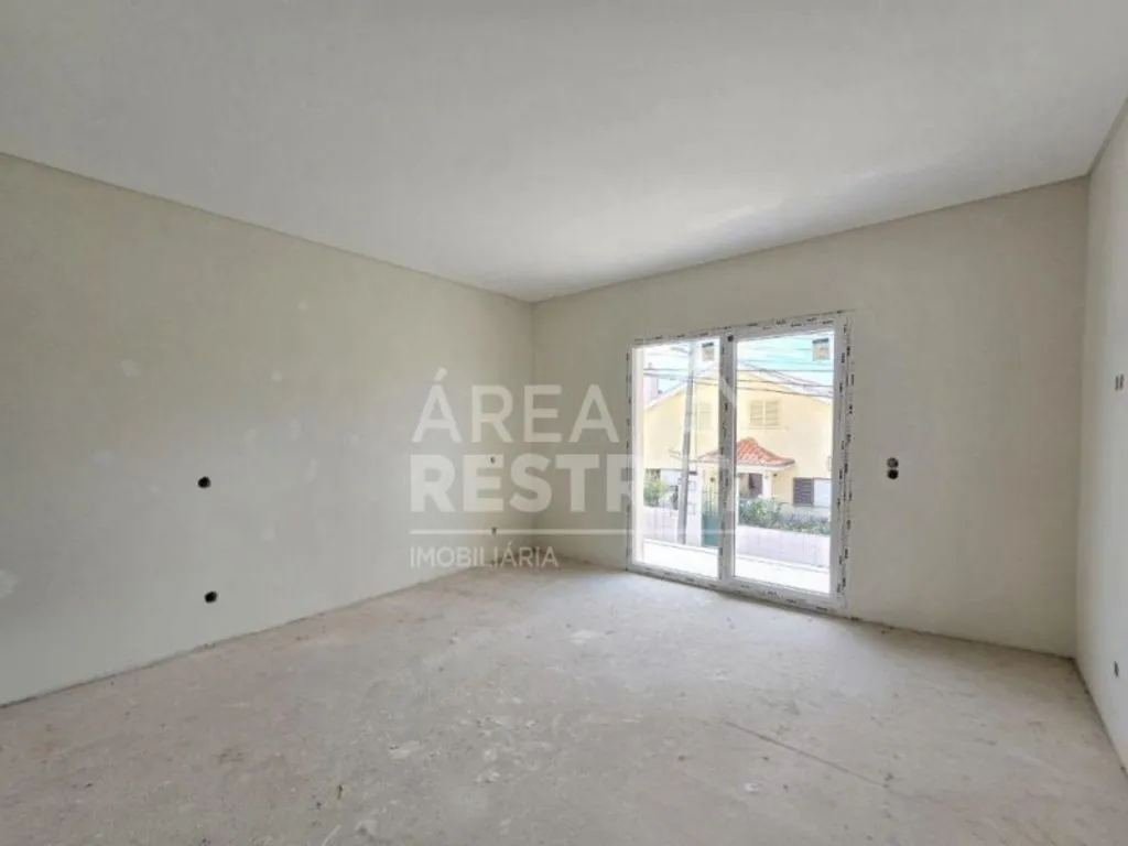 Rooms - Contemporary Semidetached House in Seixal