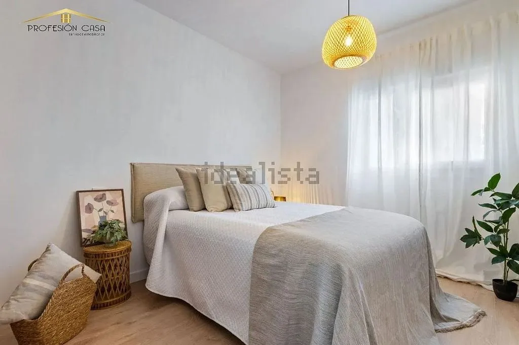 Bedrooms - T2 Apartment with Balcony in Parque Ayala