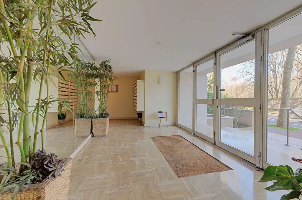 Esik - Apartment with Park View in Vanves