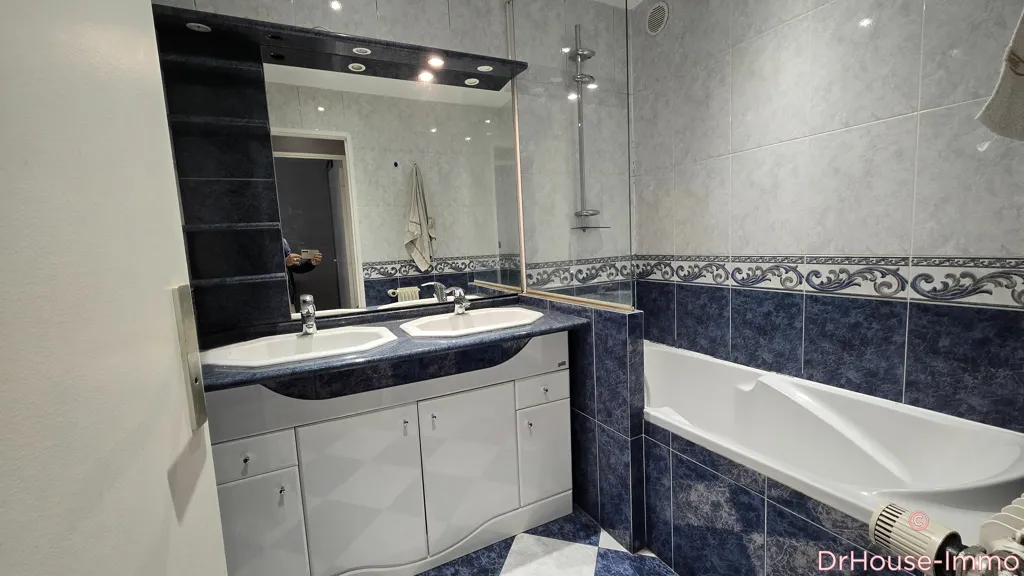Vannitoad - Fourth-Bedroom Flat with Balcony in La Courneuve Centre
