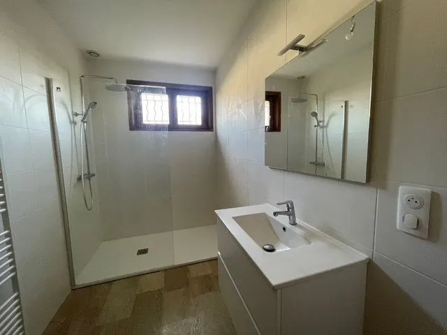 Vannitoad - Renovated House with Garden in Francheville Bel Air