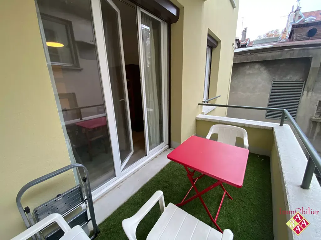 Balcony - Renovated Apartment with Balcony in Grenoble Centre