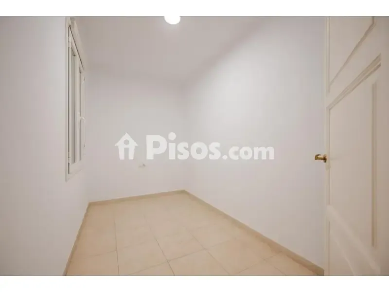 Toad - Spacious Apartment with Modern Kitchen in Girona