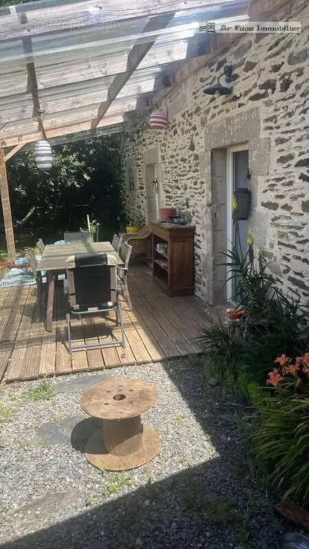 Terrass - Charming Longère with Garden in Loperec