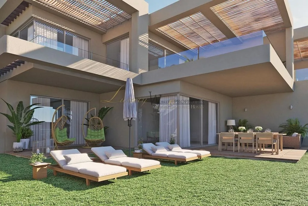 Terrasse - Luxury Penthouse with Private Pool in Rokabella