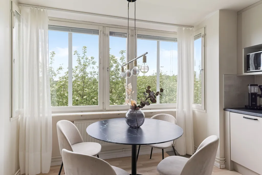 Söögituba - Apartment with West-Facing Balcony in Skarpnäck