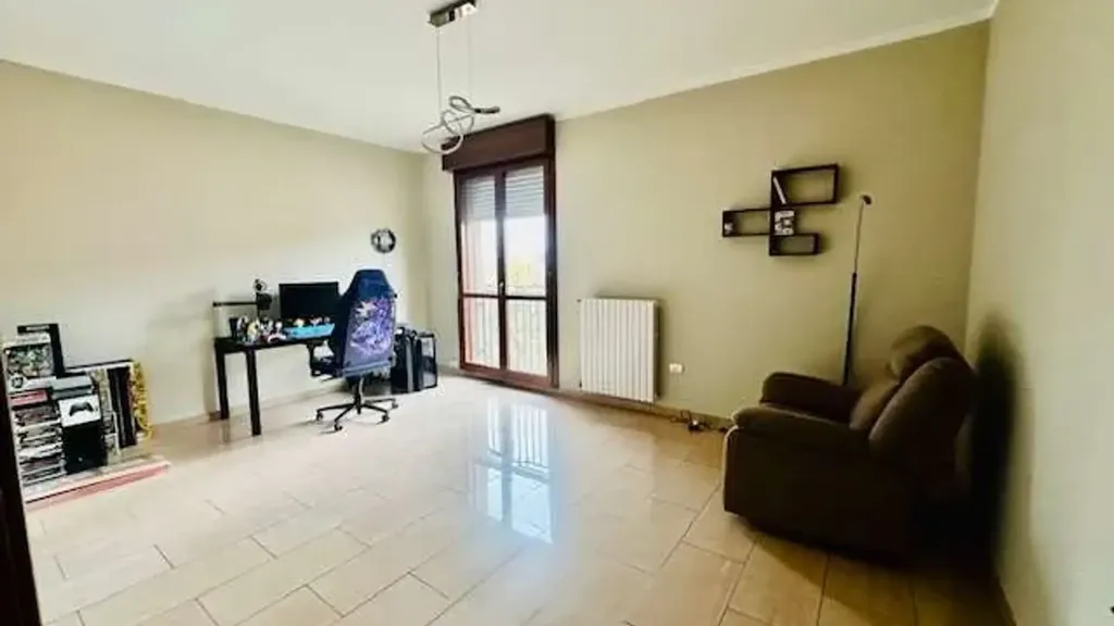 Bureau - Two-Level Apartment with Terrace in Medolla