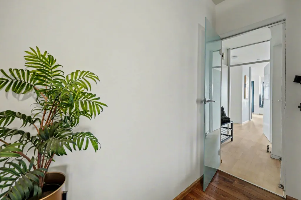 hallway_entrance