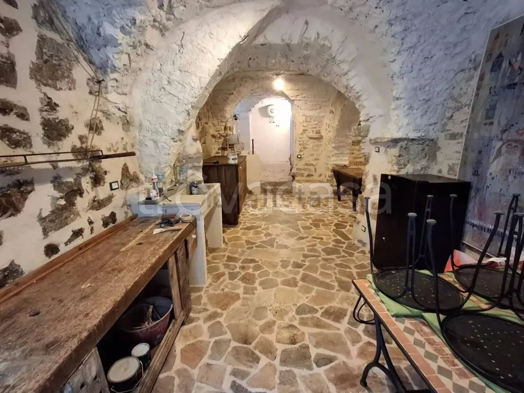Toad - Restored Apartment in Historic Centre, Cipressa