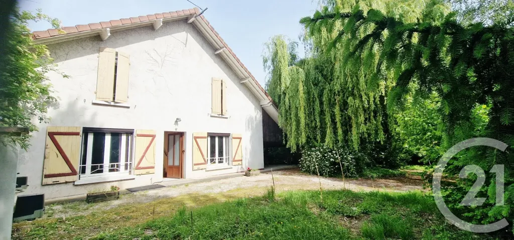 Exterior - Spacious 7-Piece House with Terrace in Souvans