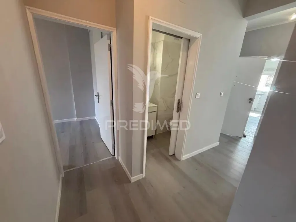 Entrée - Renovated T2 Apartment in Oeiras Centre