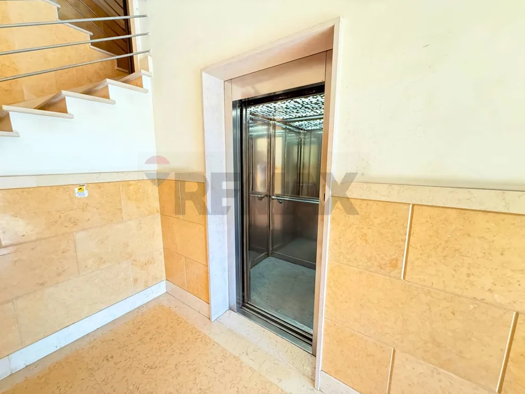Rooms - Office with Terrace in Foggia
