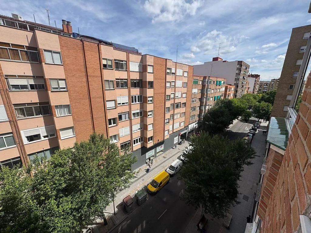 Välivaade - Spacious Apartment with Garage in Pajarillos