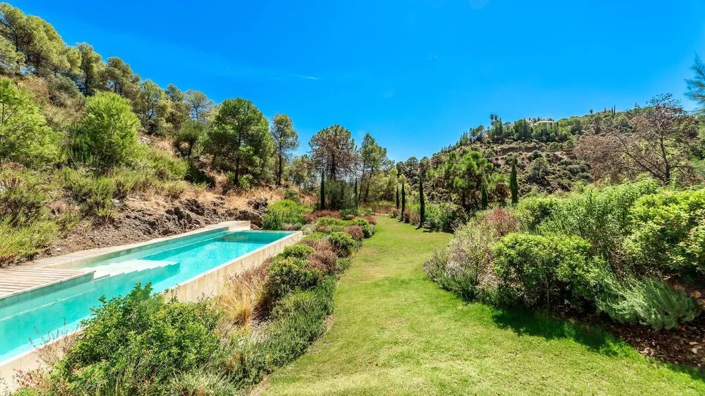 Piscine - Modern Villa with Mountain Views in El Madroñal