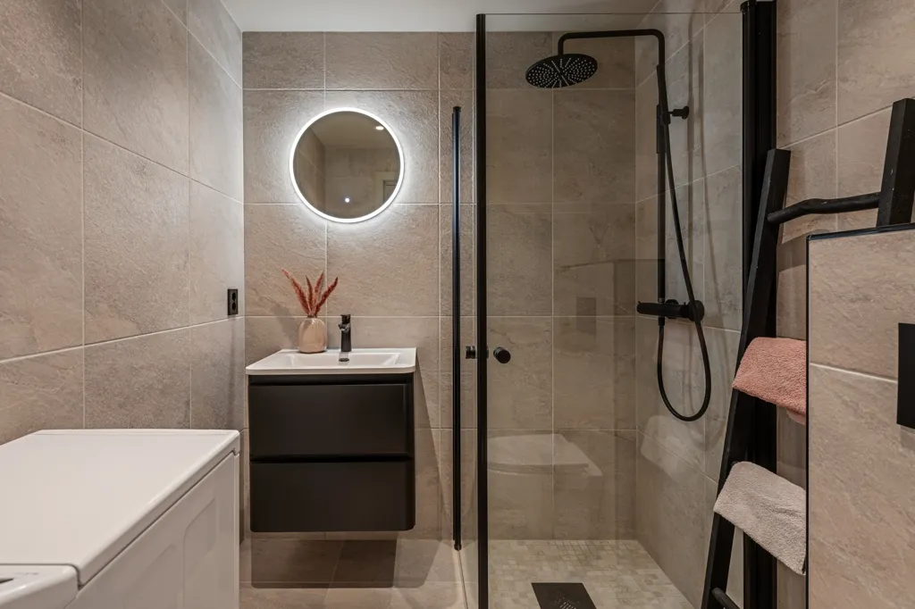 Bathrooms - Modernised Apartment with Terrace in Geilo