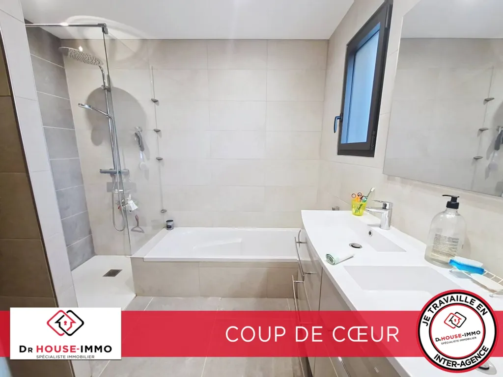 Salles de bain - Maison en Bois avec Piscine à Beynost