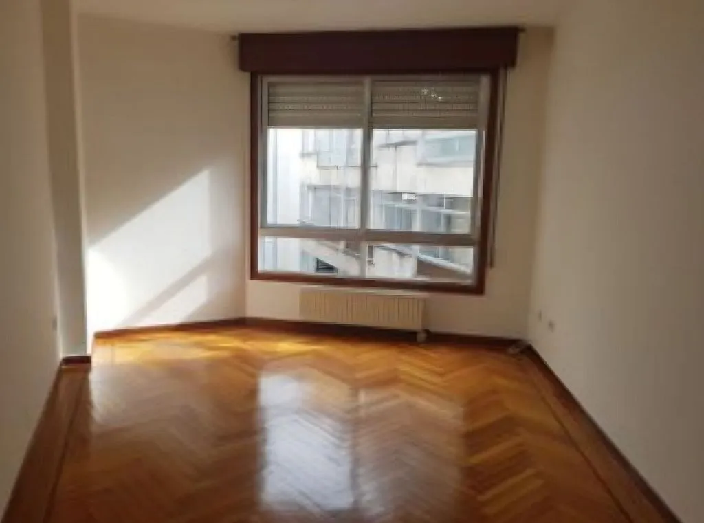 Pièces - 3-Bed Apartment with Garage in As Travesas