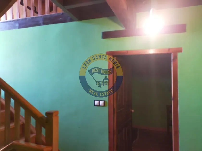 Pièces - Restored Chalet with Rustic Charm in León