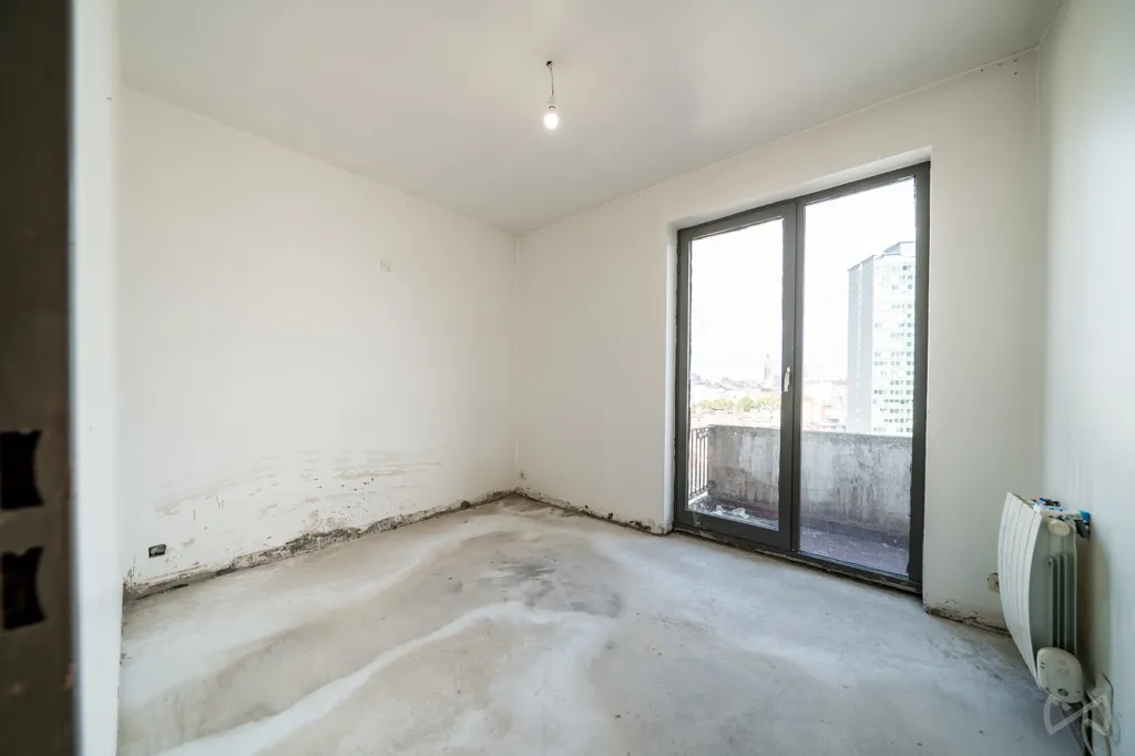 Pièces - Appartement avec Balcon dans le Centre de Charleroi