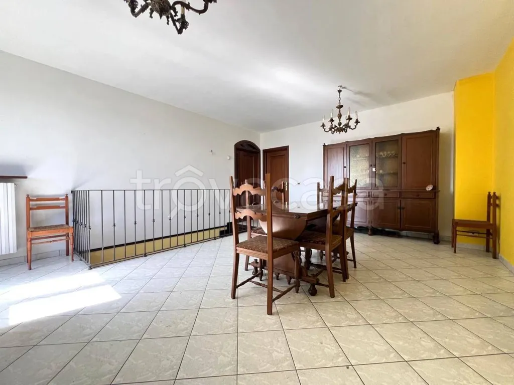 Sala da pranzo - Rustic Villa with Private Garden in Montà