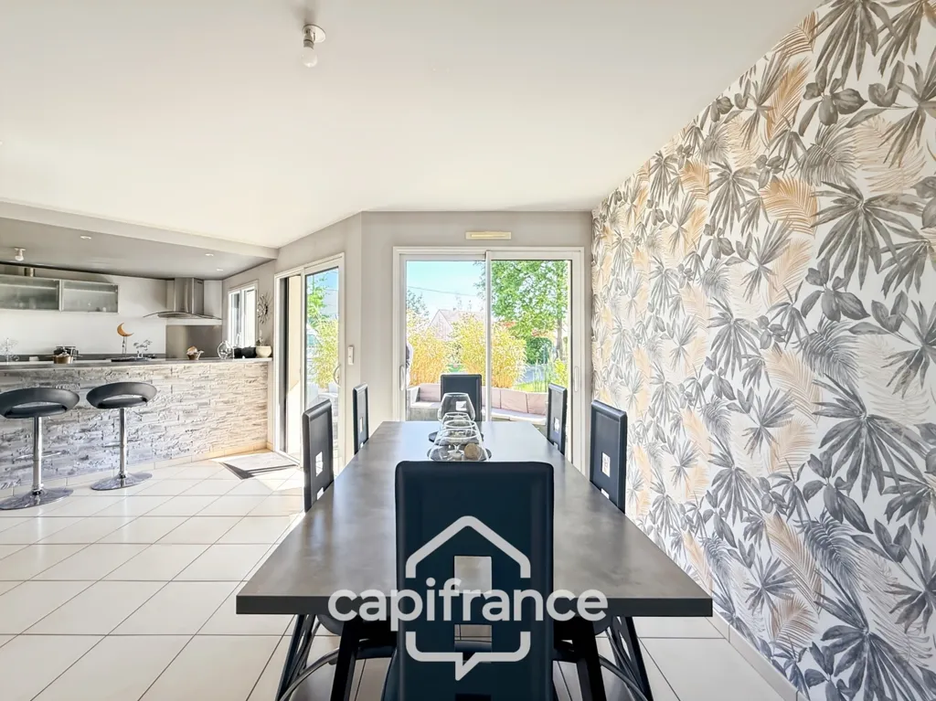 Sala da pranzo - Architectural House with Studio in Pontivy