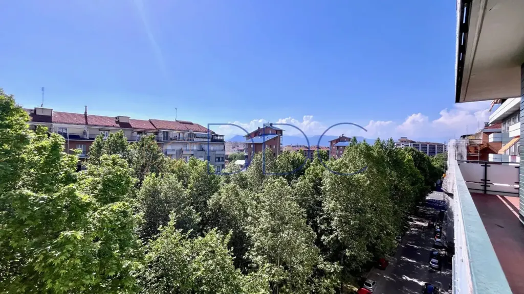 Balcone - Spacious Student Apartment with Balcony in Torino