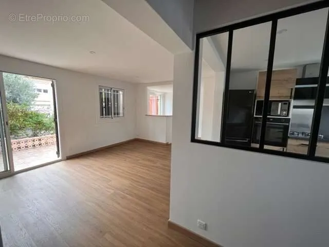Séjour - Villa T5 avec Terrasse et Jardin à Béziers