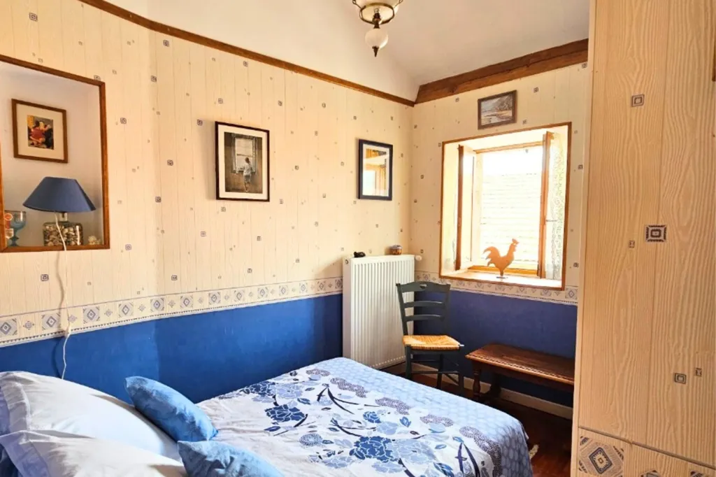 Chambres - Maison de Village Calme avec Garage à Lesperon