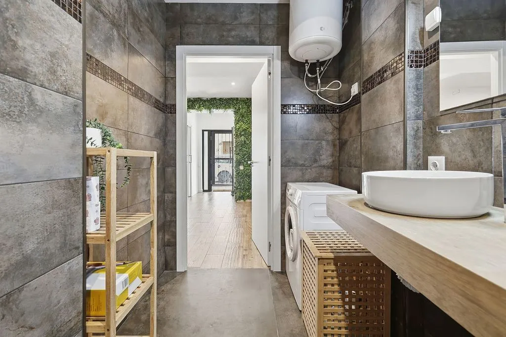 Vannitoad - Aménagé Studio with Patio in Montolivet, Valencia