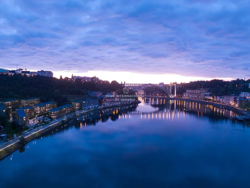 T2 Apartment with River View in Vila Nova de Gaia