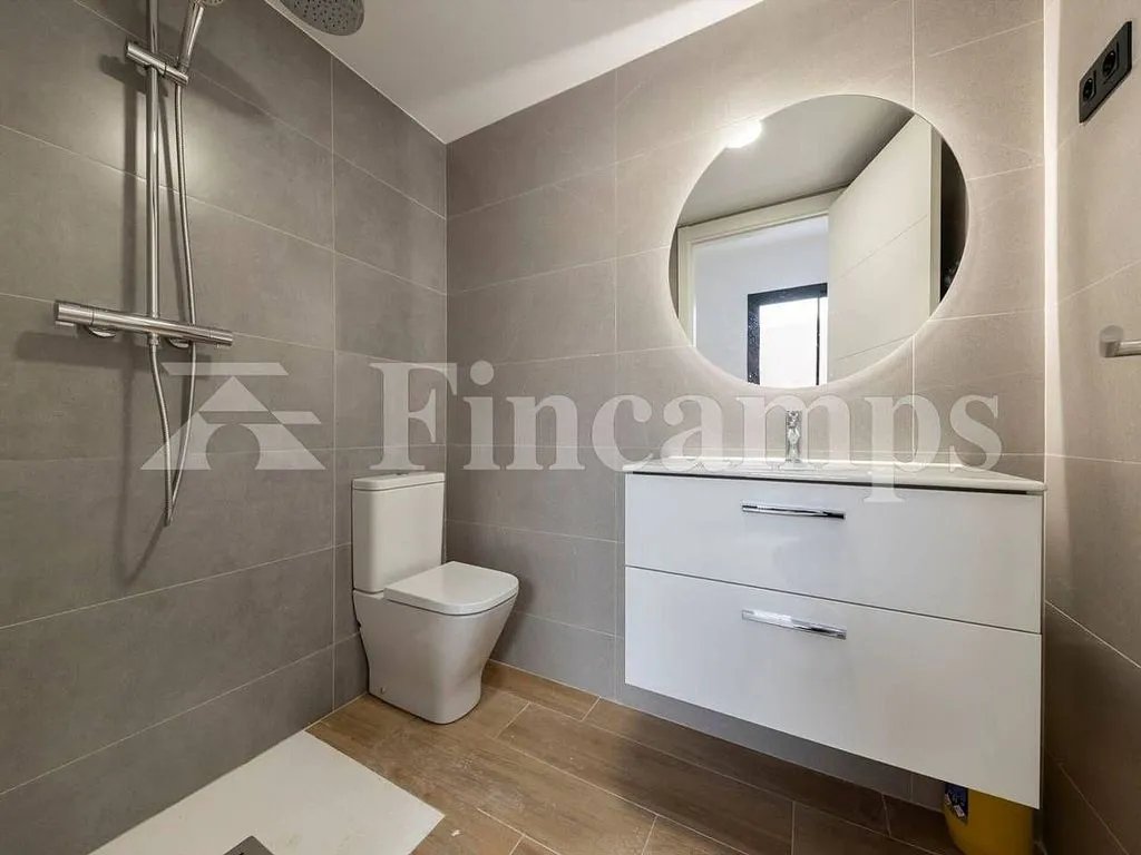 Vannitoad - Modern Flat with Parking in Hostafrancs, Sabadell